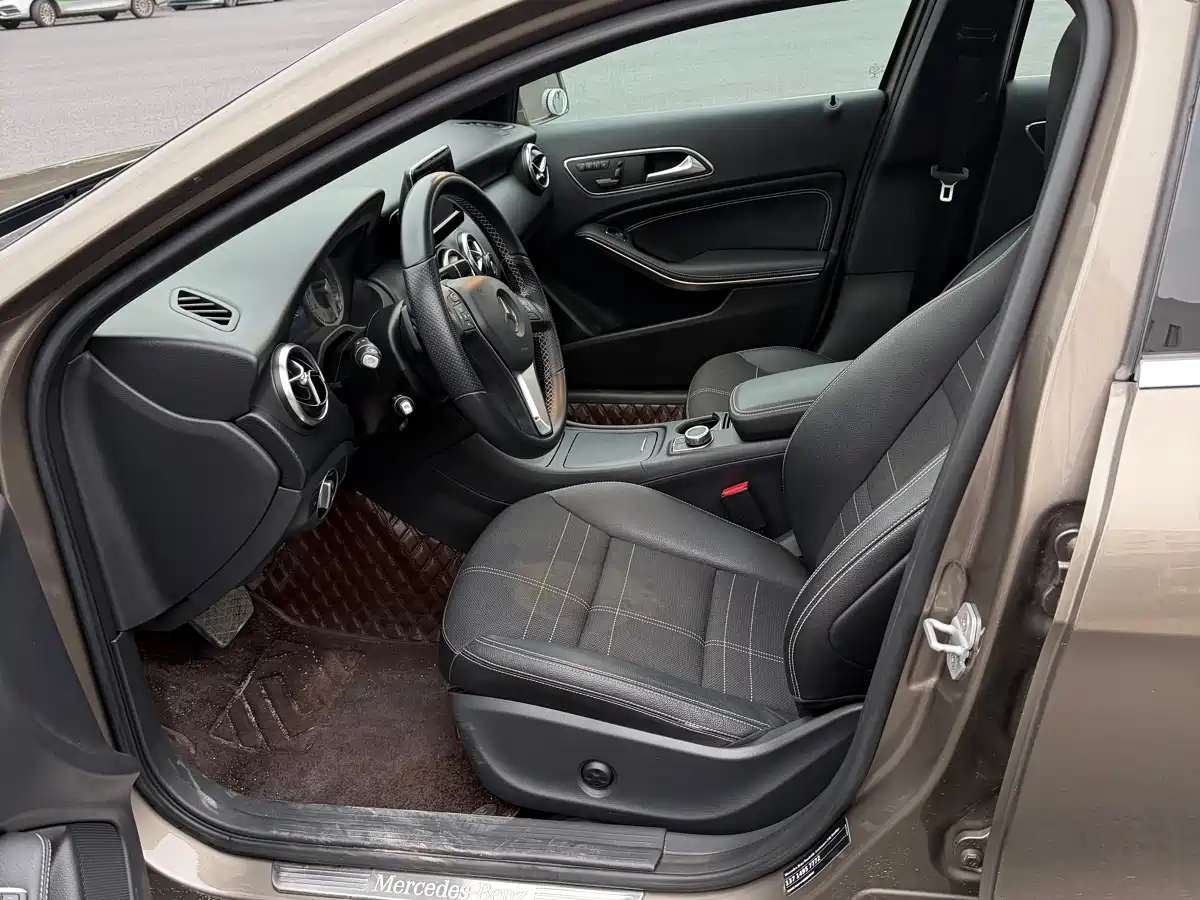 Mercedes-Benz A-Class (Import) 2013 A 200 Urban фото 10
