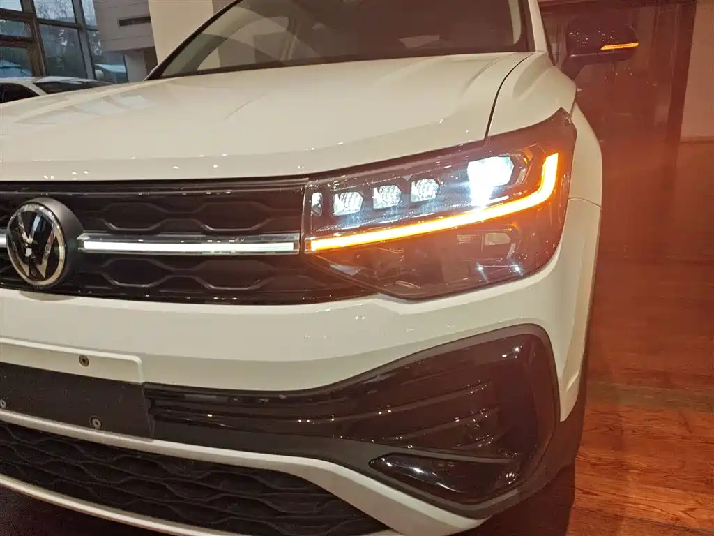 Volkswagen Tharu 2024 300TSI 2WD Moon Premium Edition фото 15