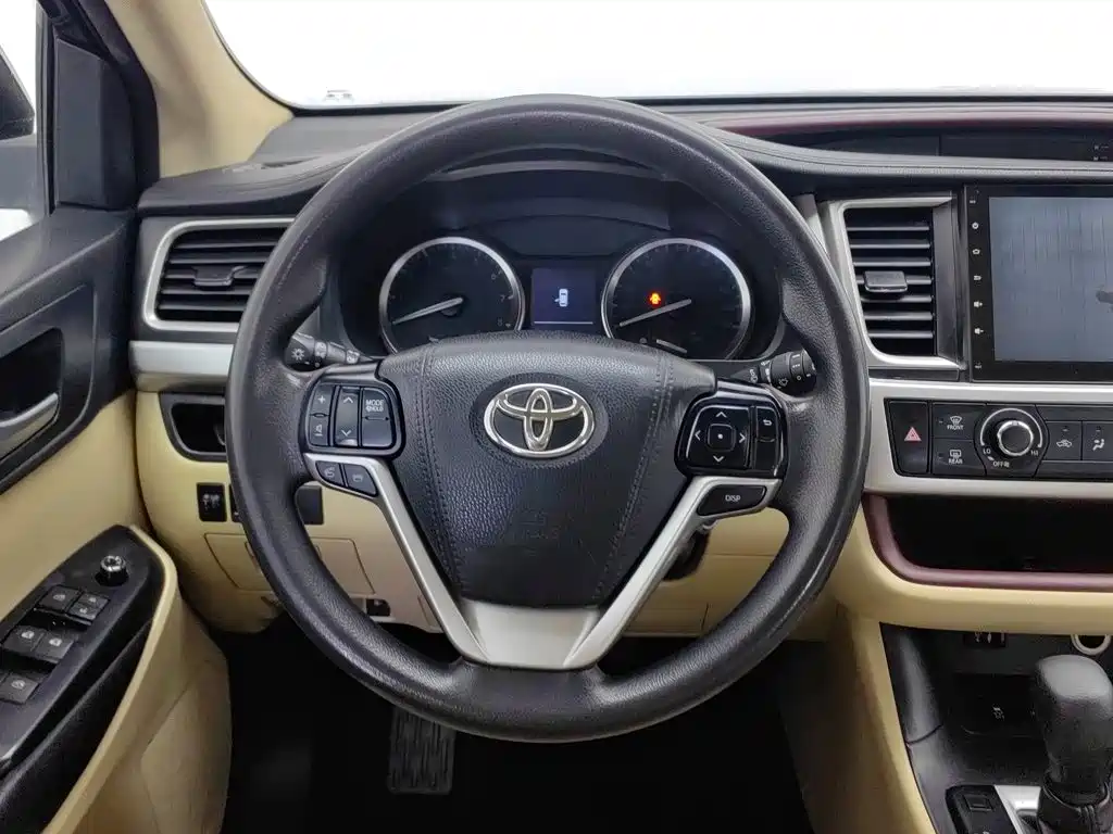 Фото 11 - Toyota Highlander