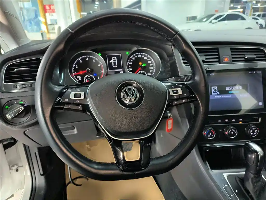 Volkswagen Golf 2018 1.6L Automatic Comfort фото 11