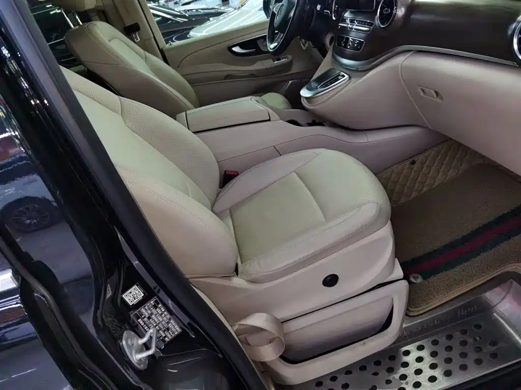 Mercedes-Benz V-Class 2020 Model V 260 L Long Wheelbase Luxury фото 4