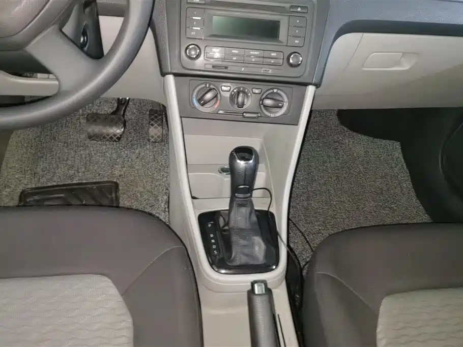 Škoda Rapid 2013 1.6L Automatic Smart Selection фото 16