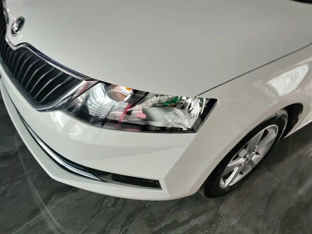 Škoda Skoda Rapid Spaceback 2019 1.5L Automatic Comfort Edition фото 19