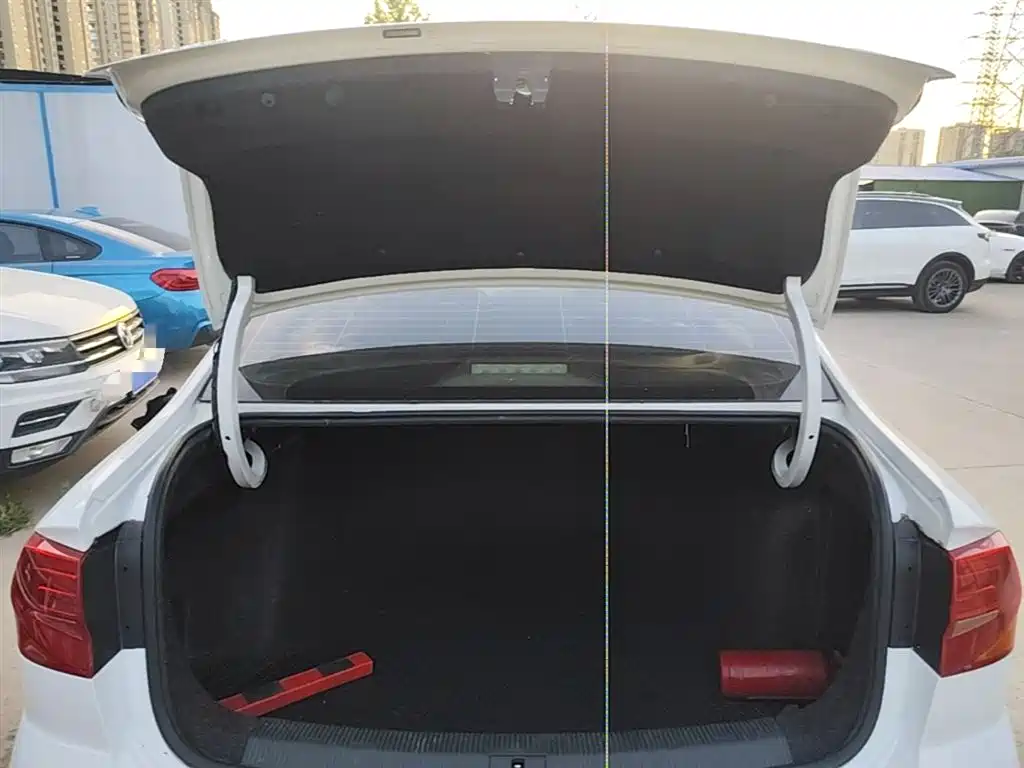 Volkswagen Bora 2017 1.6L Automatic Fashion Edition фото 19