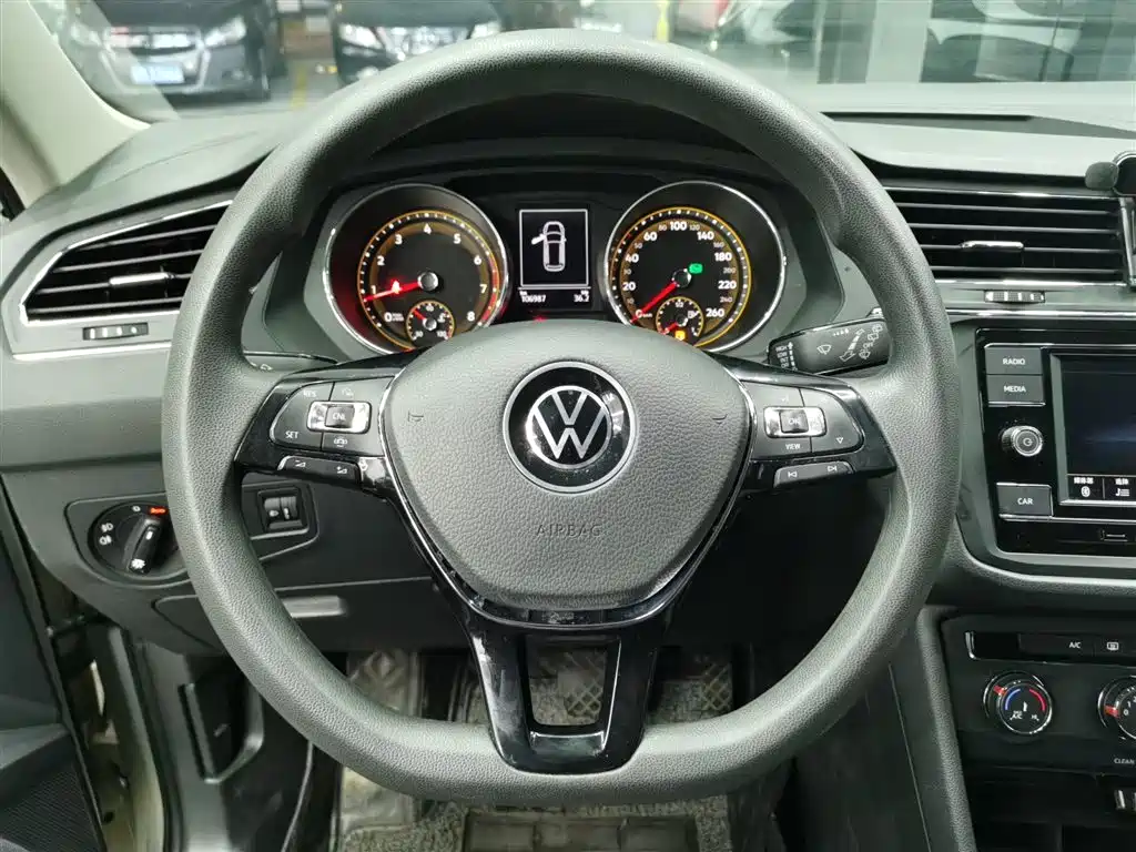 Volkswagen Tiguan L 2021 330TSI Automatic 2WD Comfort фото 3