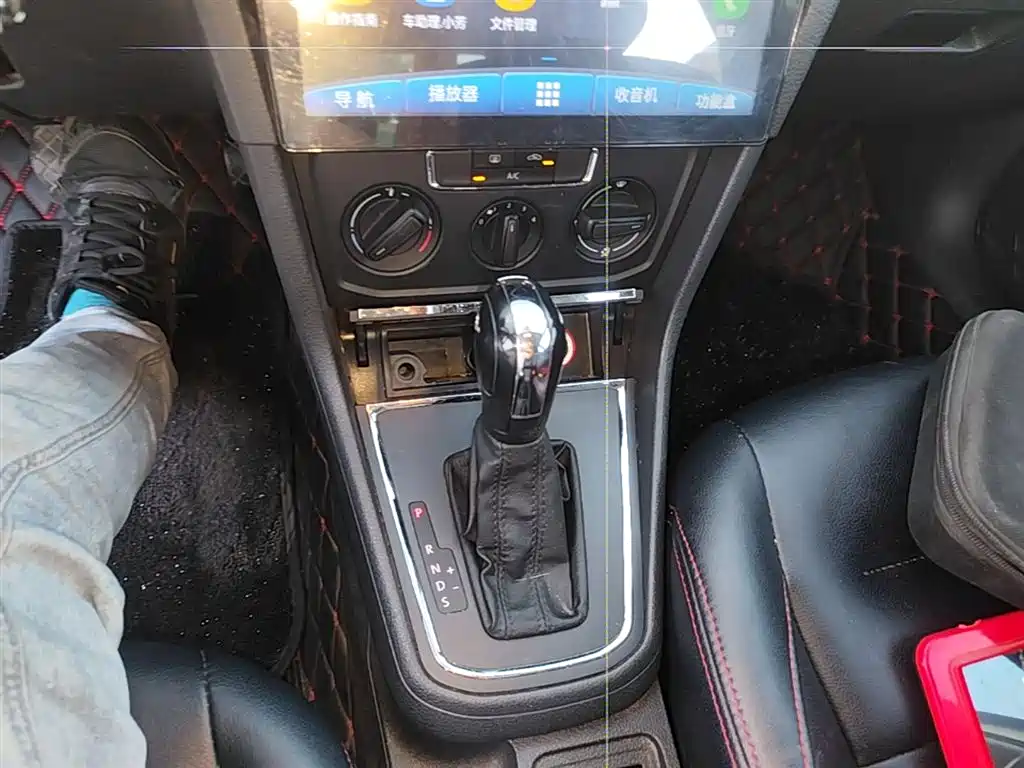 Volkswagen Bora 2017 1.6L Automatic Fashion Edition фото 14