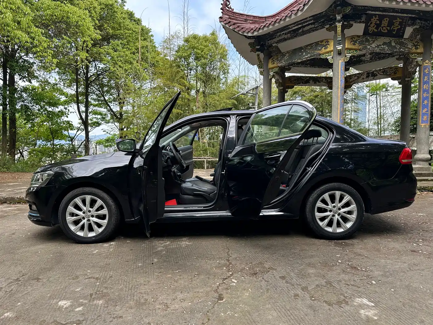 Volkswagen Lavida 2015 1.6L Automatic Comfort Edition фото 2