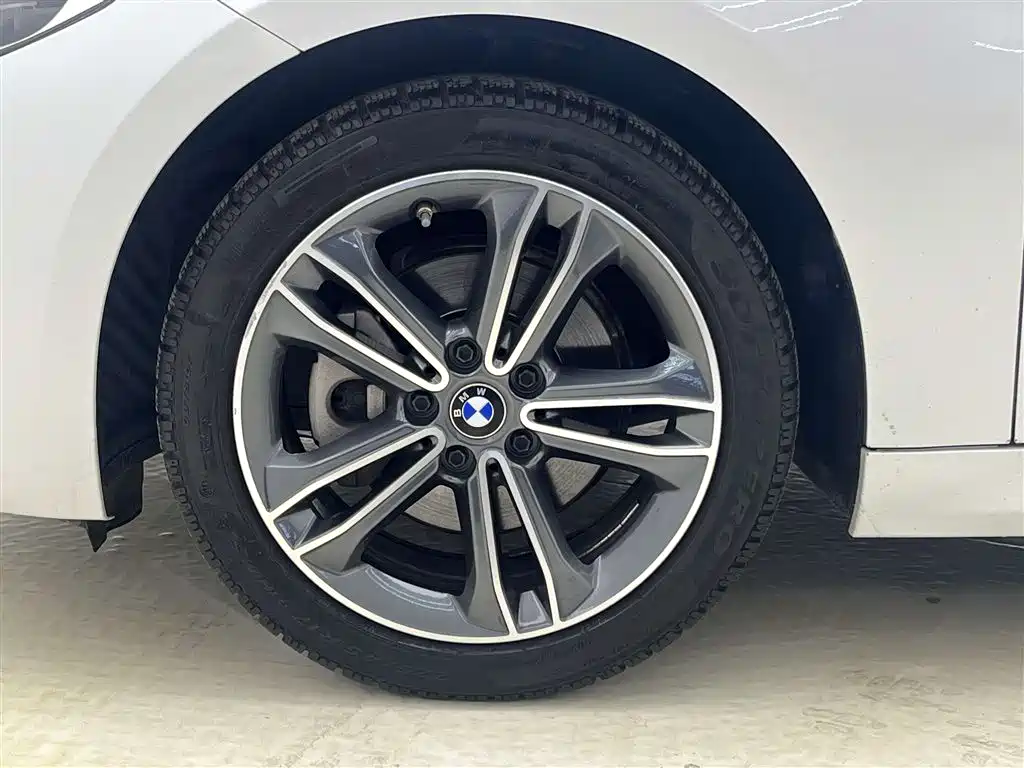 BMW 1 Series 2023 120i M Sport фото 8