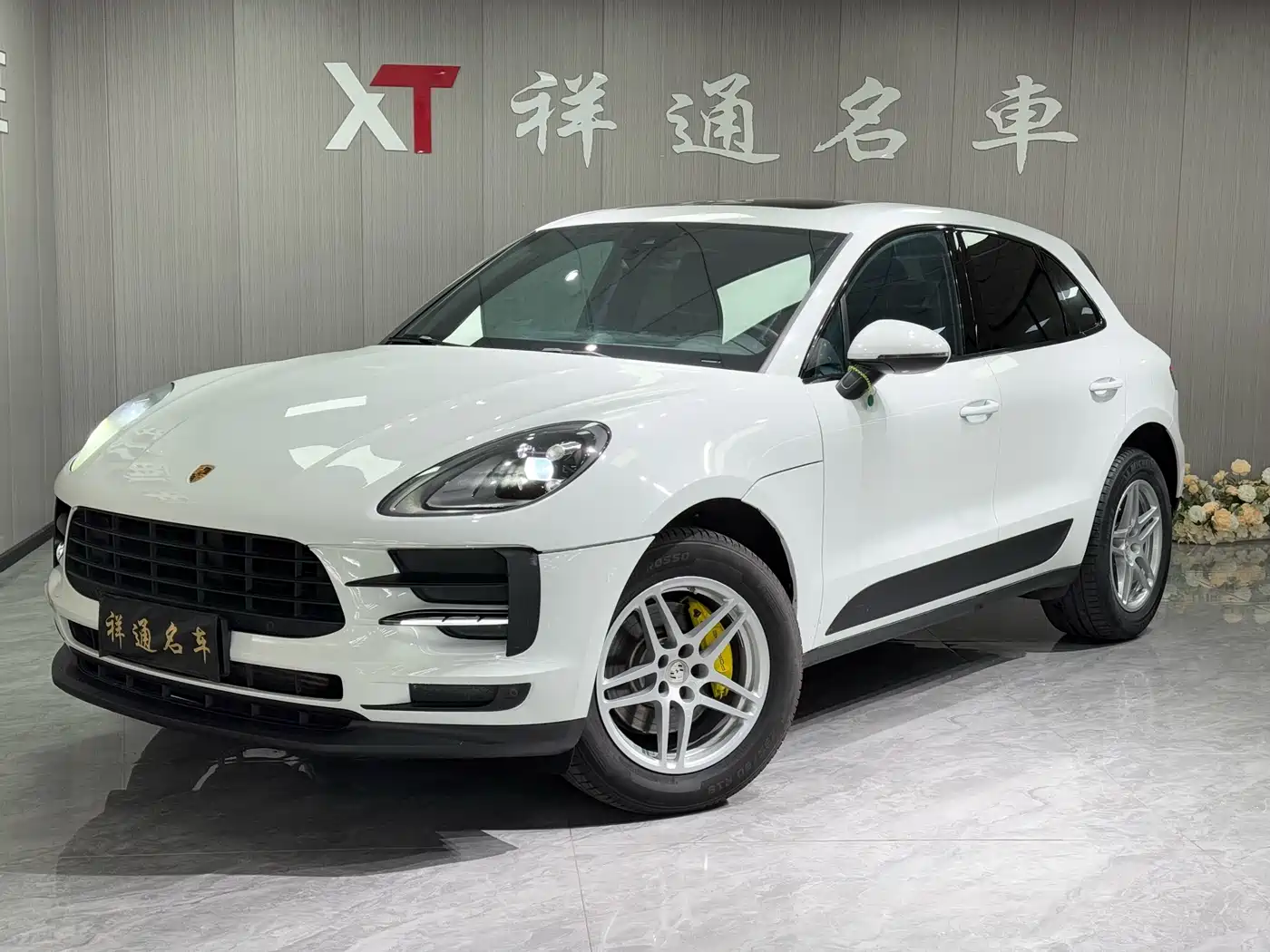 PORSCHE MACAN