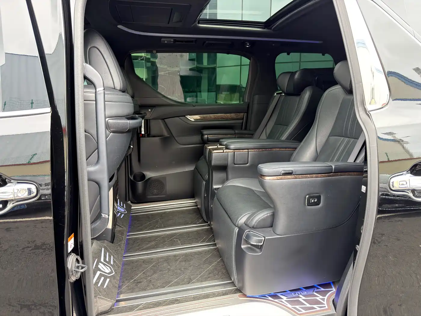 Toyota Alphard 2021 Hybrid 2.5L Premium фото 6