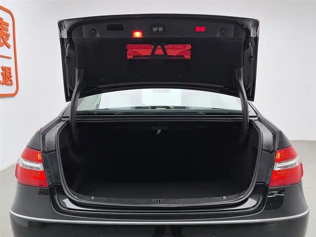 Mercedes-Benz E-Class (Import) 2010 Model E 300 Fashion Luxury Edition фото 16