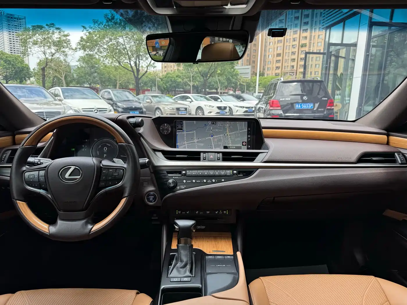 Фото 10 - Lexus ES