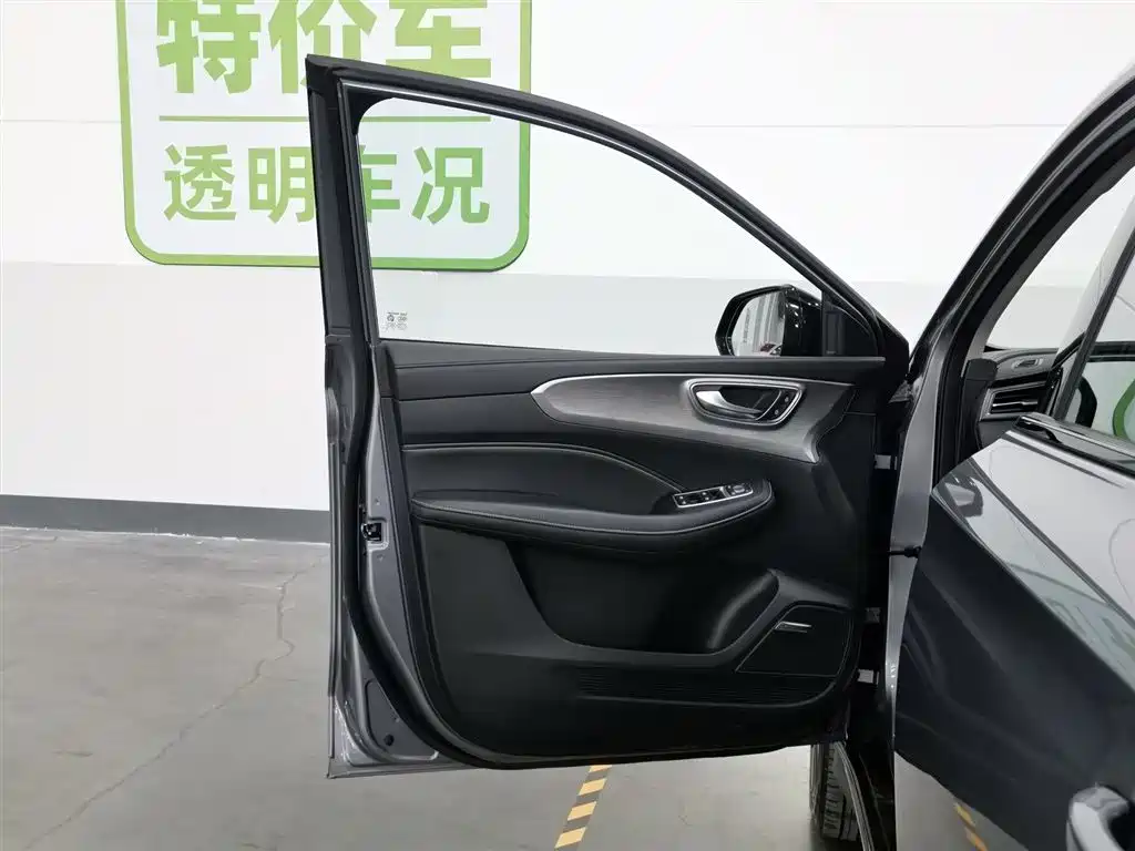ROEWE RX5 NEW ENERGY