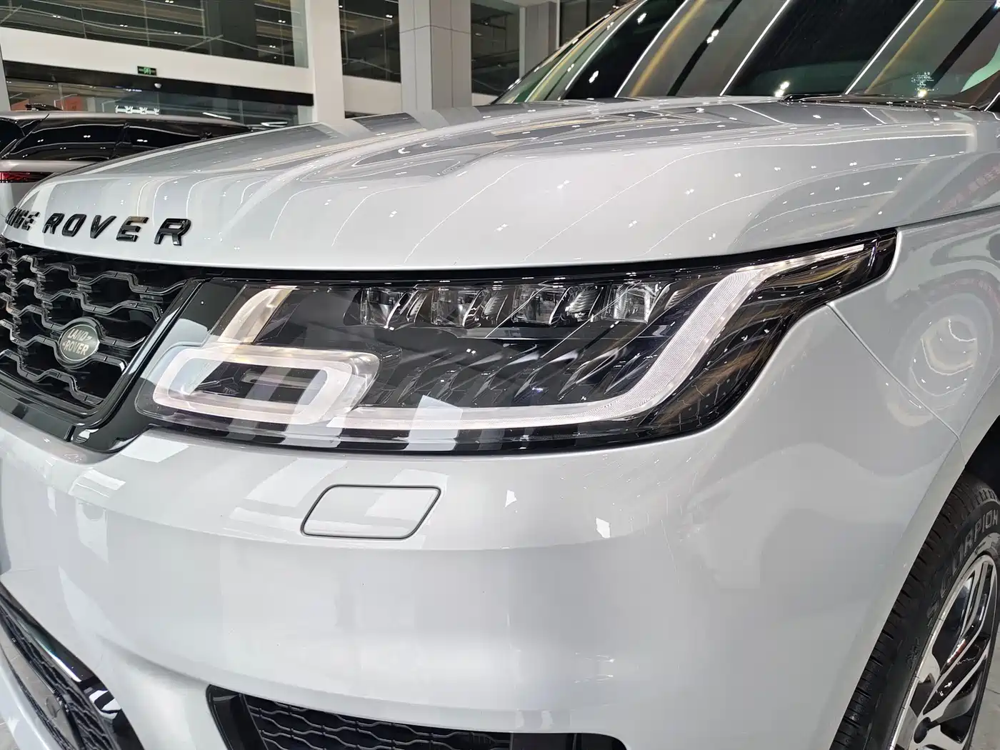 Land Rover Range Rover Sport 2022 3.0 L6 Gloss Black Edition фото 4