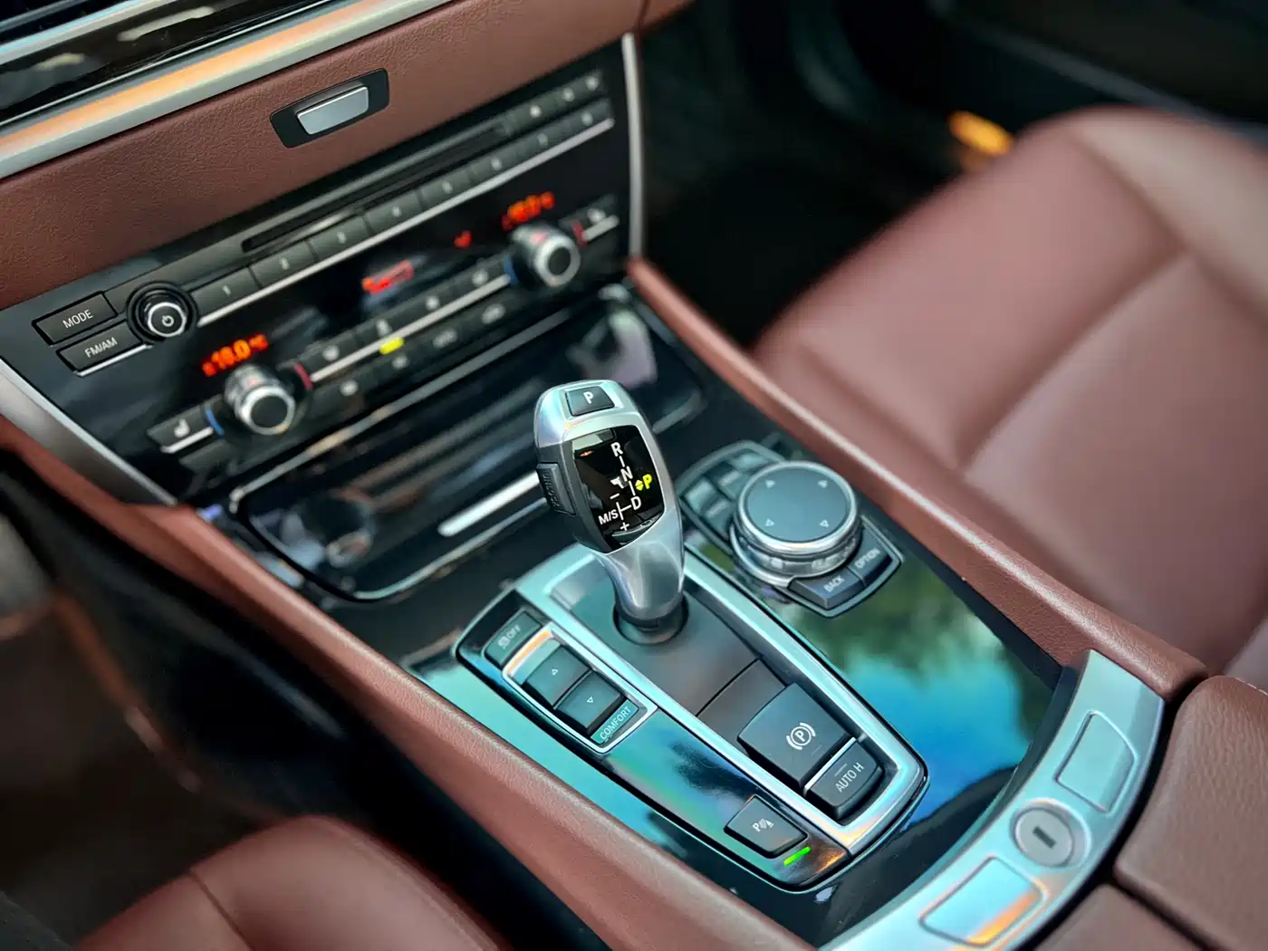 BMW 5 Series GT 2016 2015 528i Leading