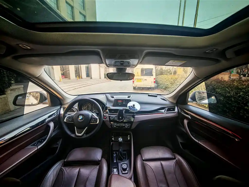 BMW X1 2018 sDrive18Li Premium Model фото 20