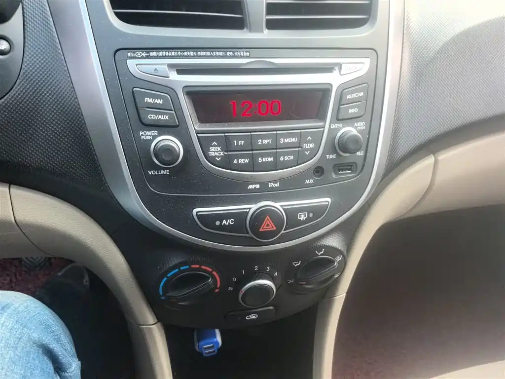Hyundai Verna 2014 1.4L Manual Smart GLS фото 13