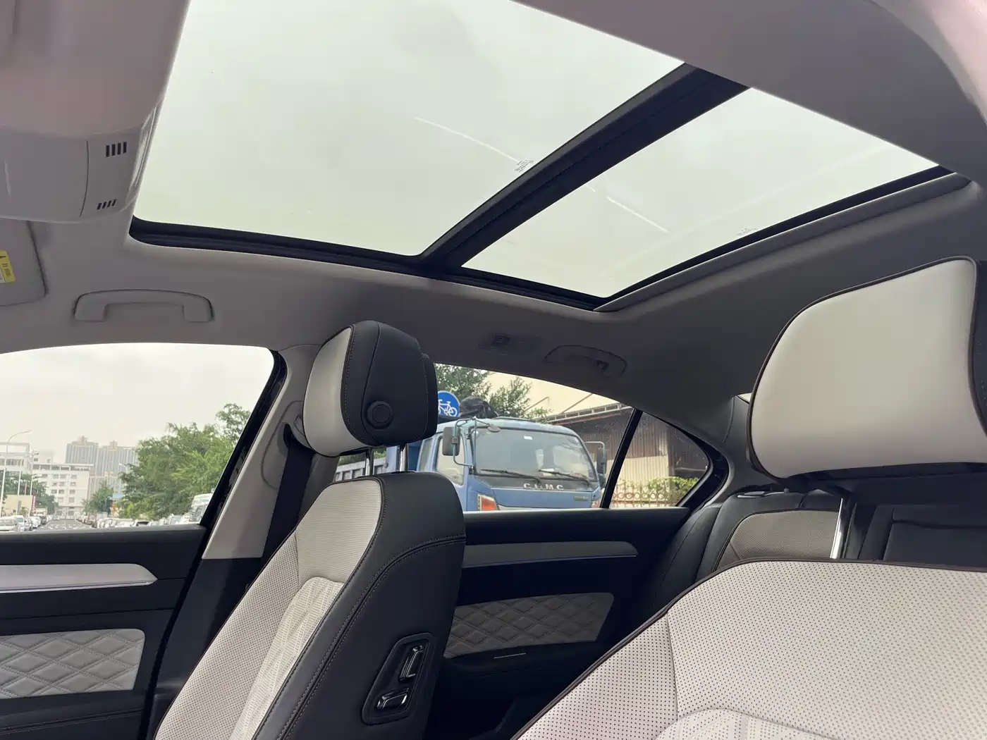 Volkswagen Magotan 2024 2 Million Units Public Sharing Edition 330TSI DSG Luxury фото 13