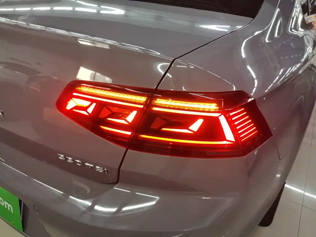 Volkswagen Magotan 2023 Model 2 Million Commemorative Edition 330TSI DSG Luxury фото 24