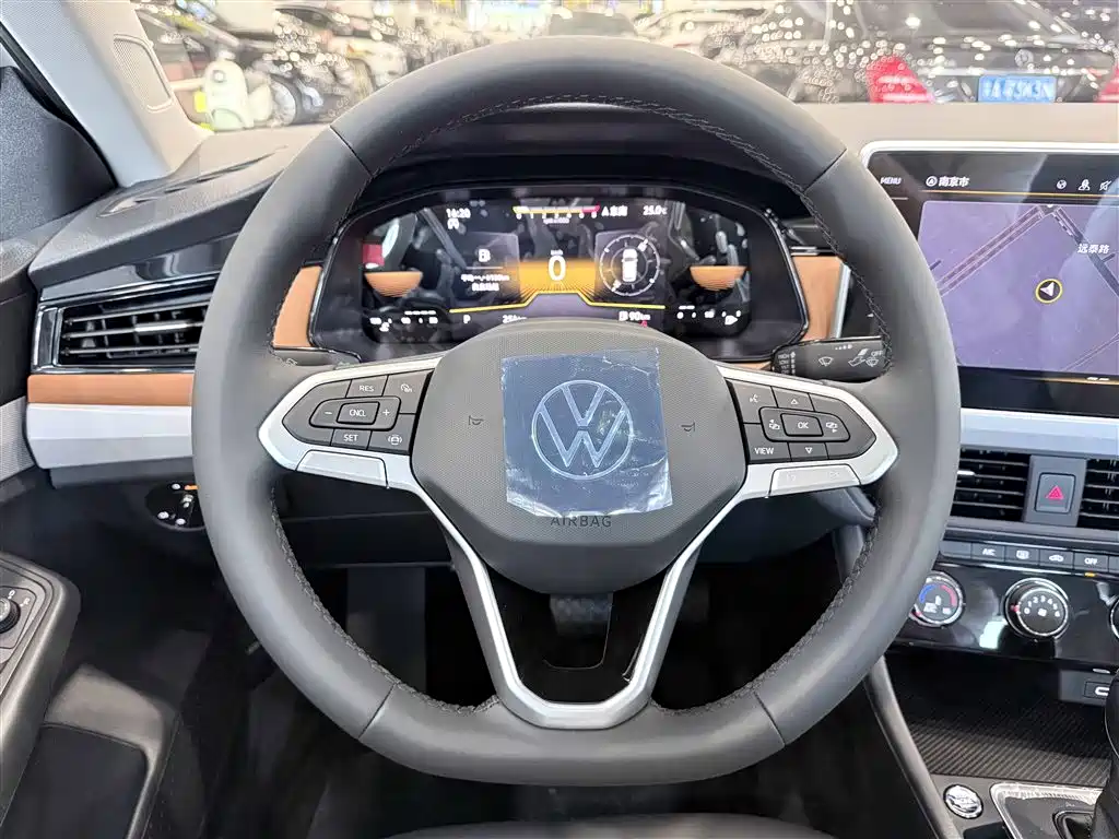 VOLKSWAGEN BORA