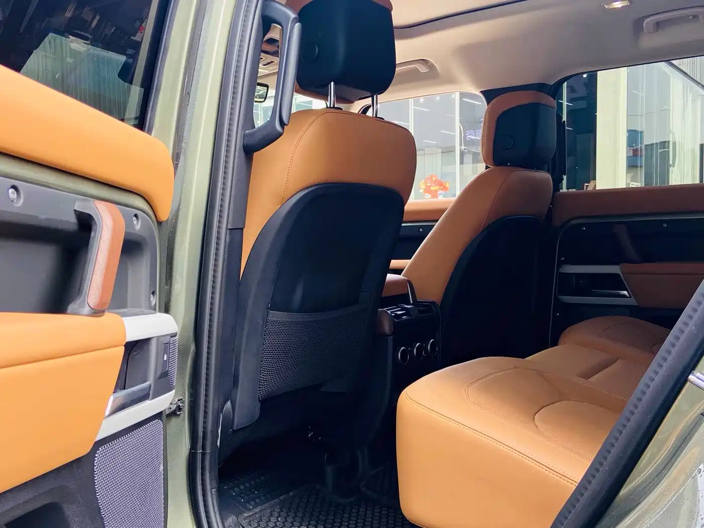 Land Rover Defender 2024 110 3.0T P400 Dark Special Edition фото 7