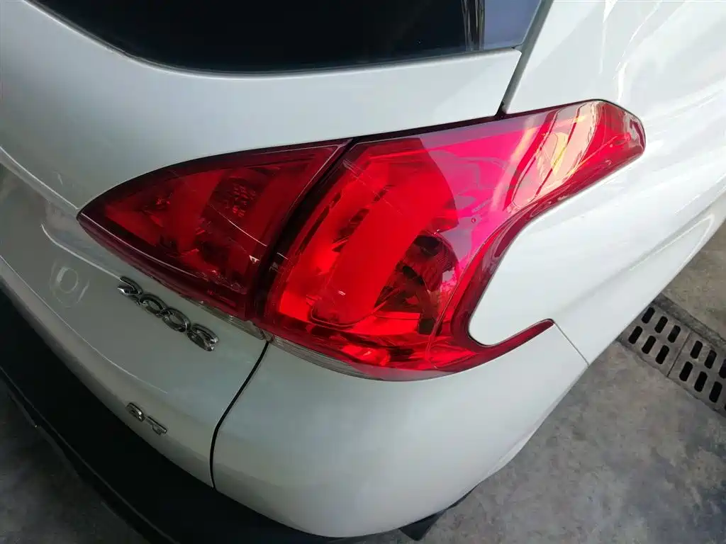 Peugeot 2008 2014 1.6L Automatic Trend Edition фото 8