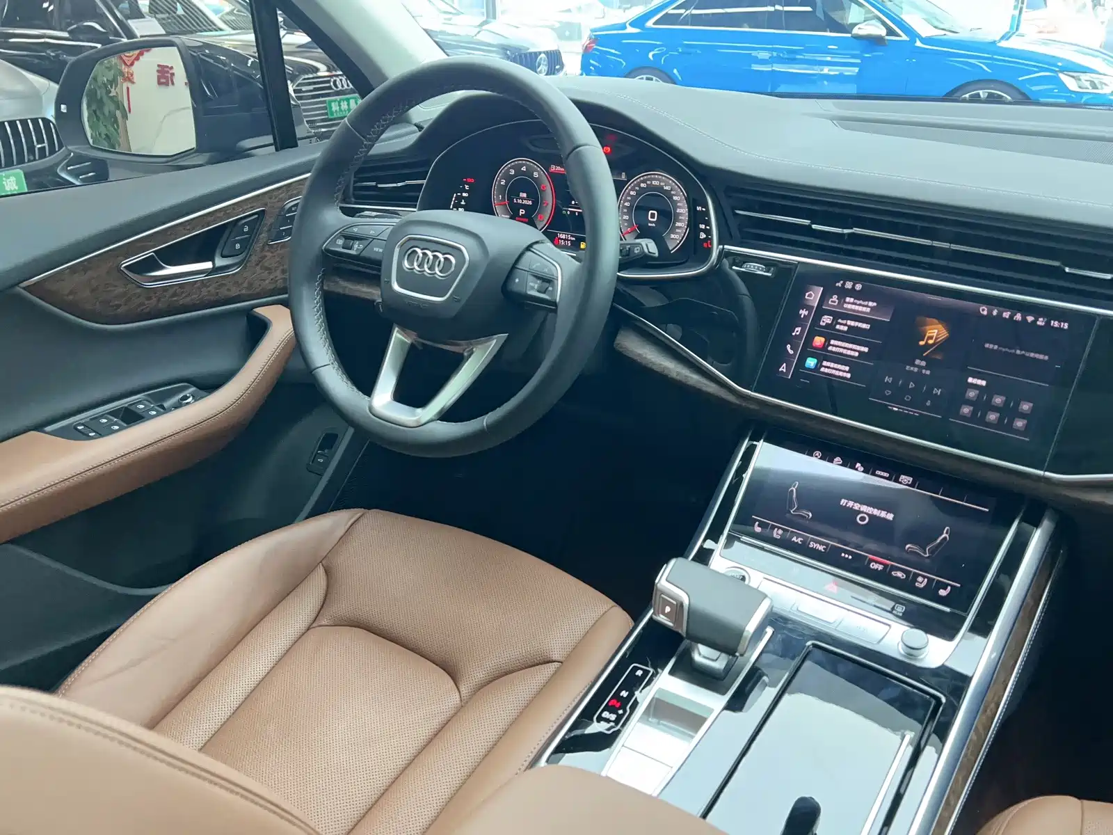 Фото 23 - Audi Q7