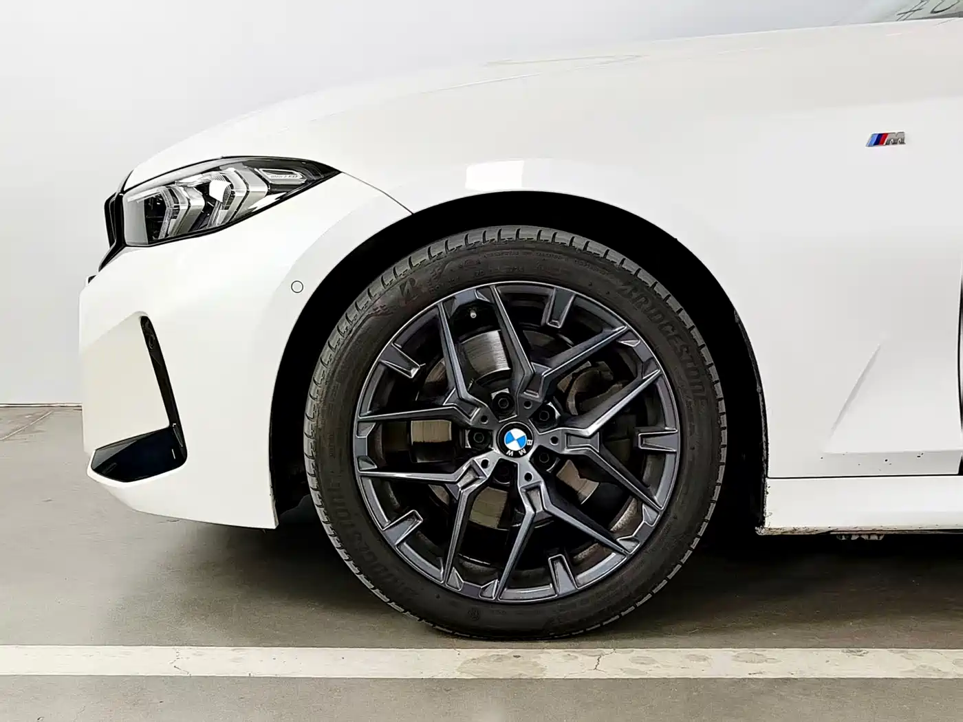 BMW 3 Series 2025 330Li M Sport Night Edition фото 4