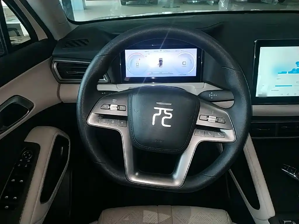 BYD Yuan UP 2026 2025 Model 301KM Navigator