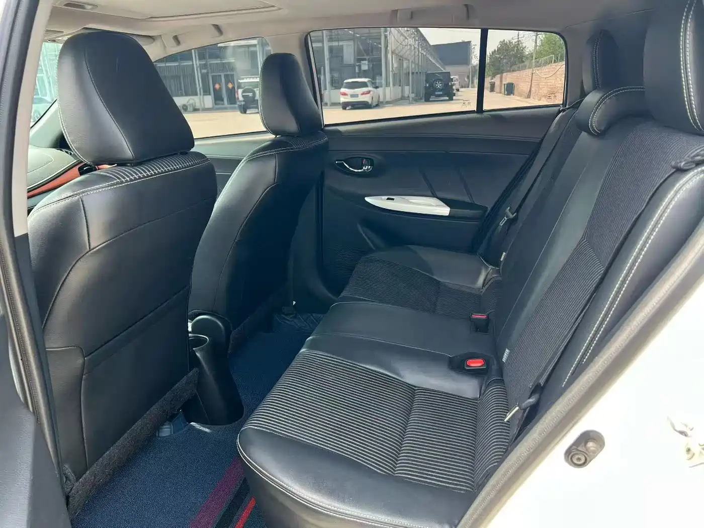 Toyota YARiS L Zhi Xuan 2016 1.5G Auto Sport Sunroof Edition фото 5