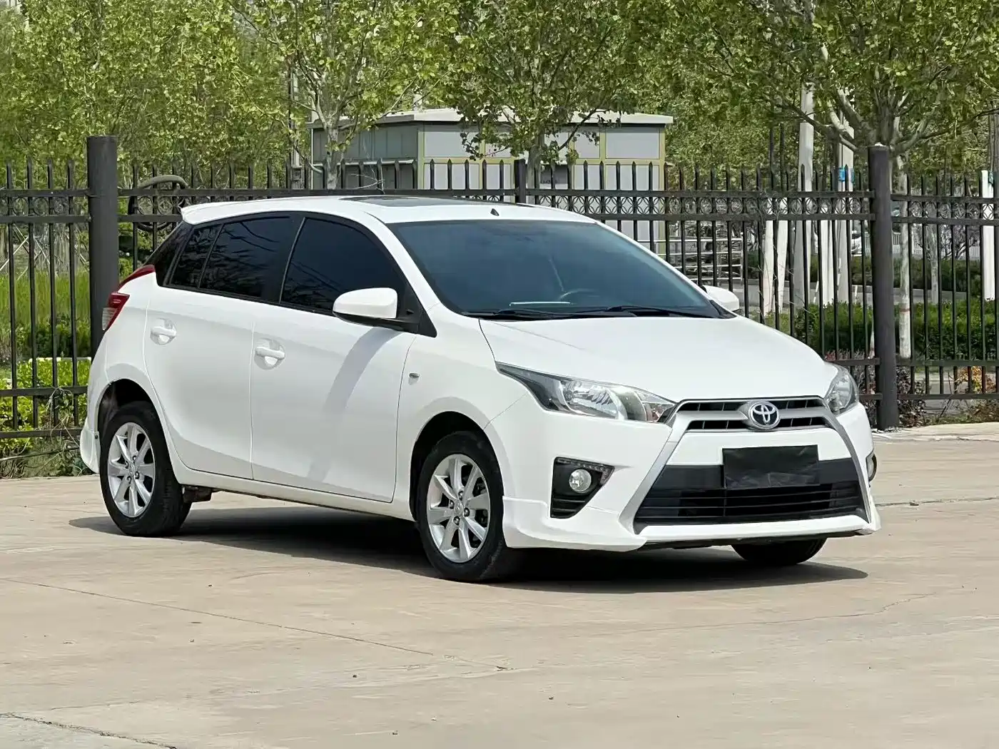 Toyota YARiS L Zhi Xuan 2016 1.5G Auto Sport Sunroof Edition фото 3