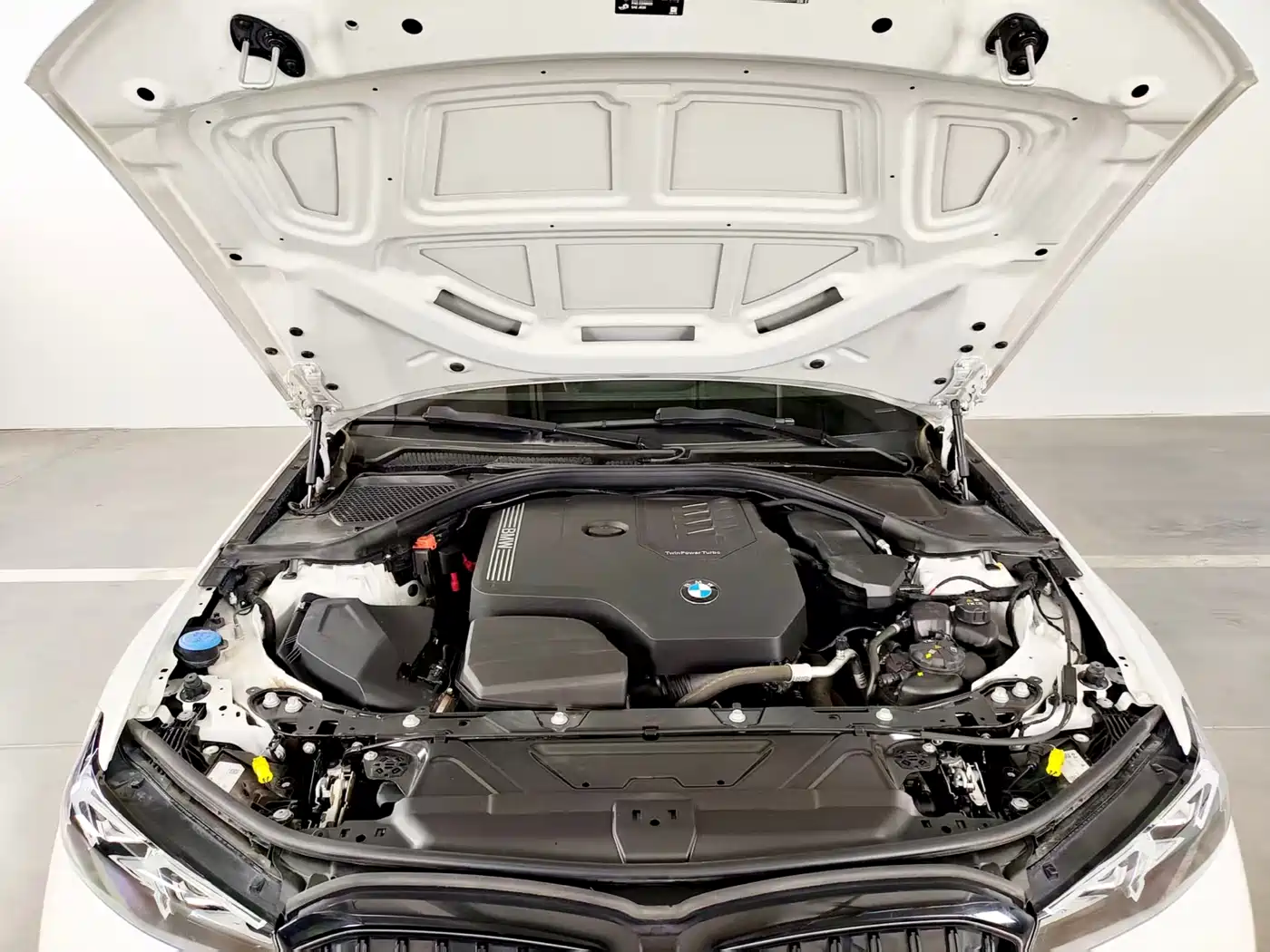 BMW 3 Series 2025 330Li M Sport Night Edition фото 21
