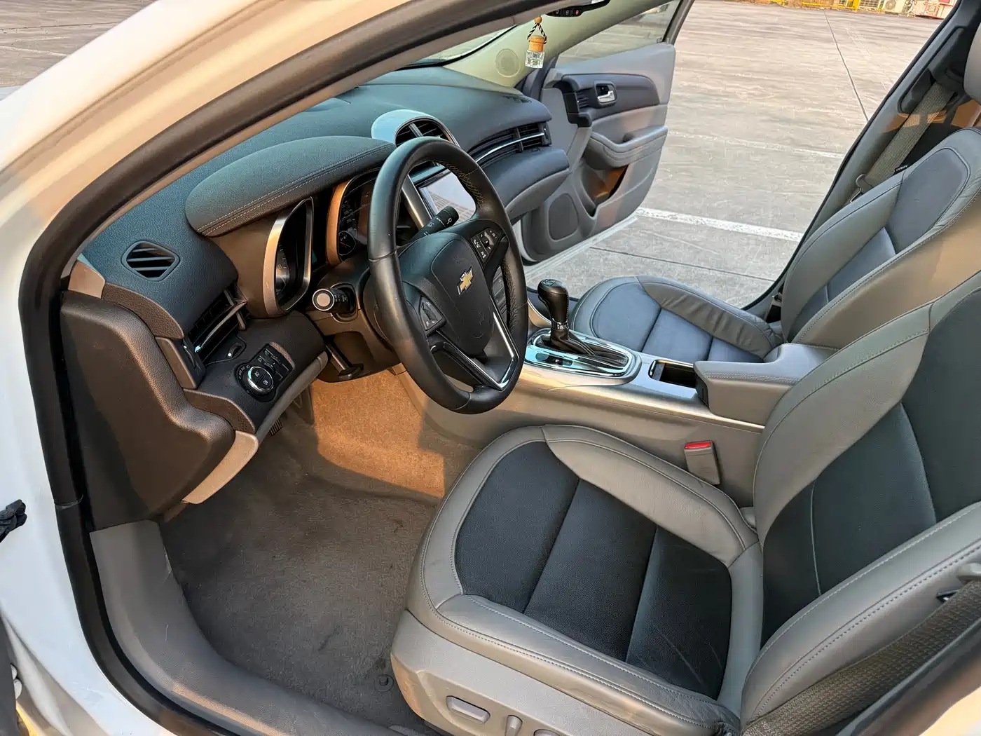 Chevrolet Malibu 2012 2.0L Automatic Luxury Edition фото 7