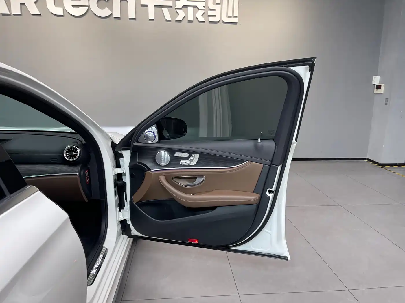 Mercedes-Benz E-Class 2021 E 300 L Sport Premium фото 29