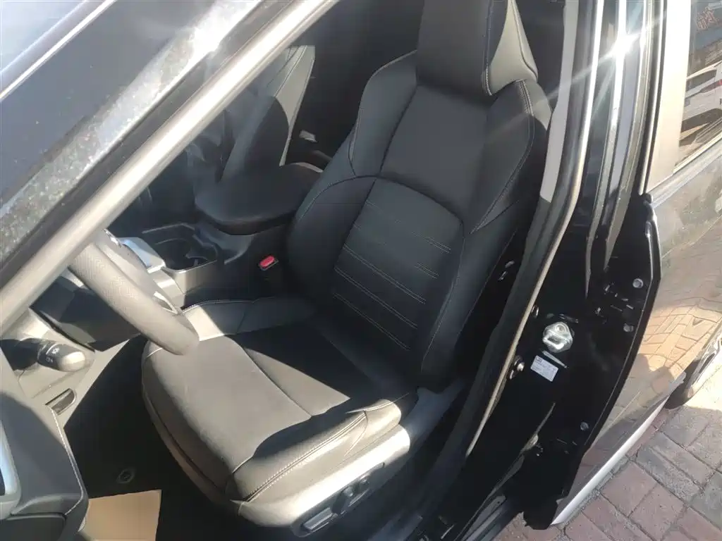 Toyota Wildlander 2023 Hybrid 2.5L E-CVT FWD Luxury PLUS Edition фото 8