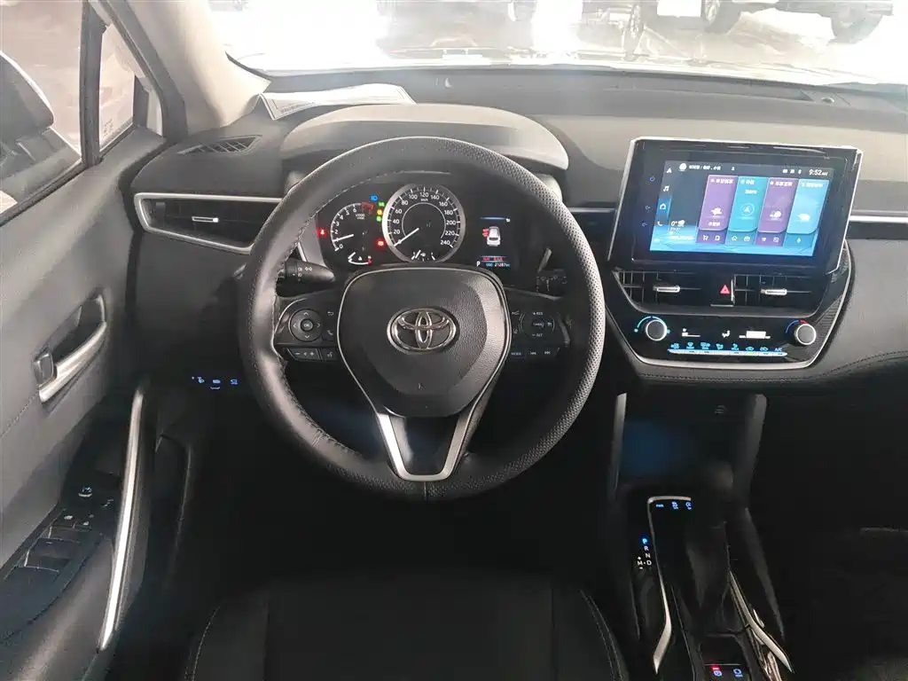 Toyota Frontlander 2022 2.0L CVT Luxury PLUS Edition фото 6