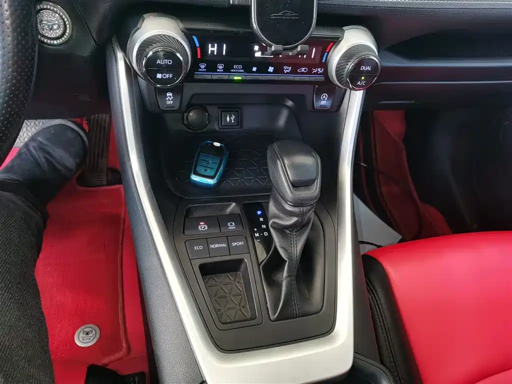 Toyota RAV4 Rongfang 2020 2.0L CVT 2WD Trend Edition фото 6