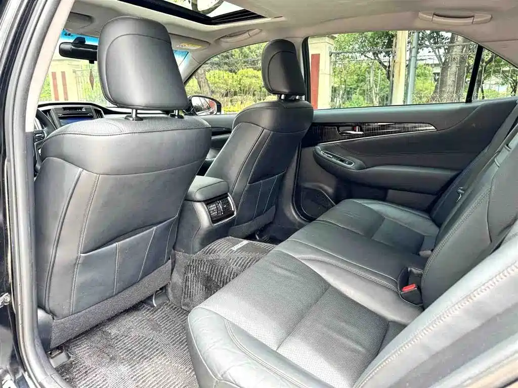Toyota Crown 2015 2.0T Fashion фото 10