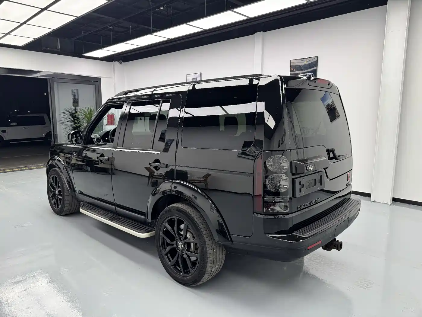 Land Rover Discovery 2016 3.0 SC V6 HSE фото 6