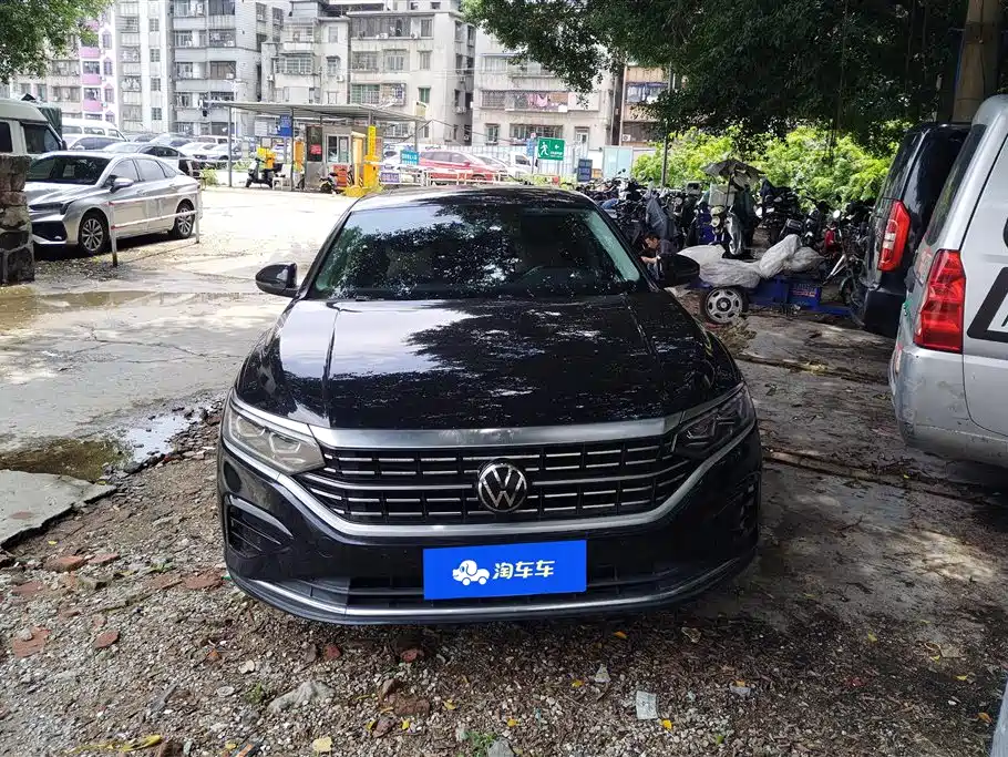 Volkswagen Passat 2022 330TSI Luxury Edition фото 2