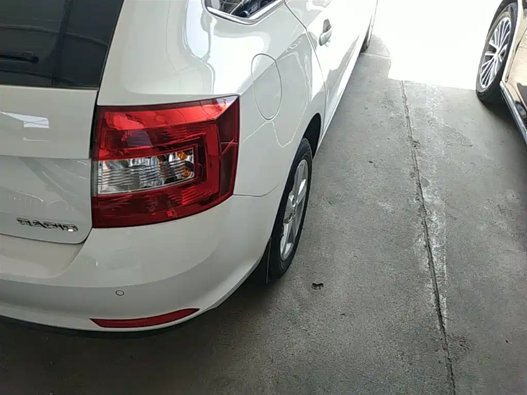 Škoda Skoda Rapid Spaceback 2019 Facelift 1.5L Automatic Comfort Version China V фото 8