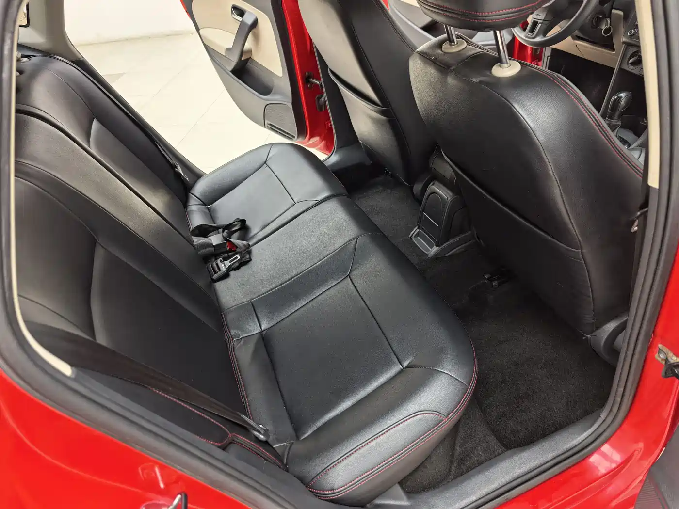 Volkswagen Polo 2013 1.6L Automatic Comfort Edition фото 11