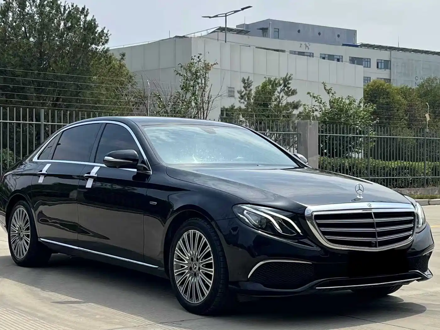 Mercedes-Benz E-Class 2019 E 300 L Sport Fashion фото 3