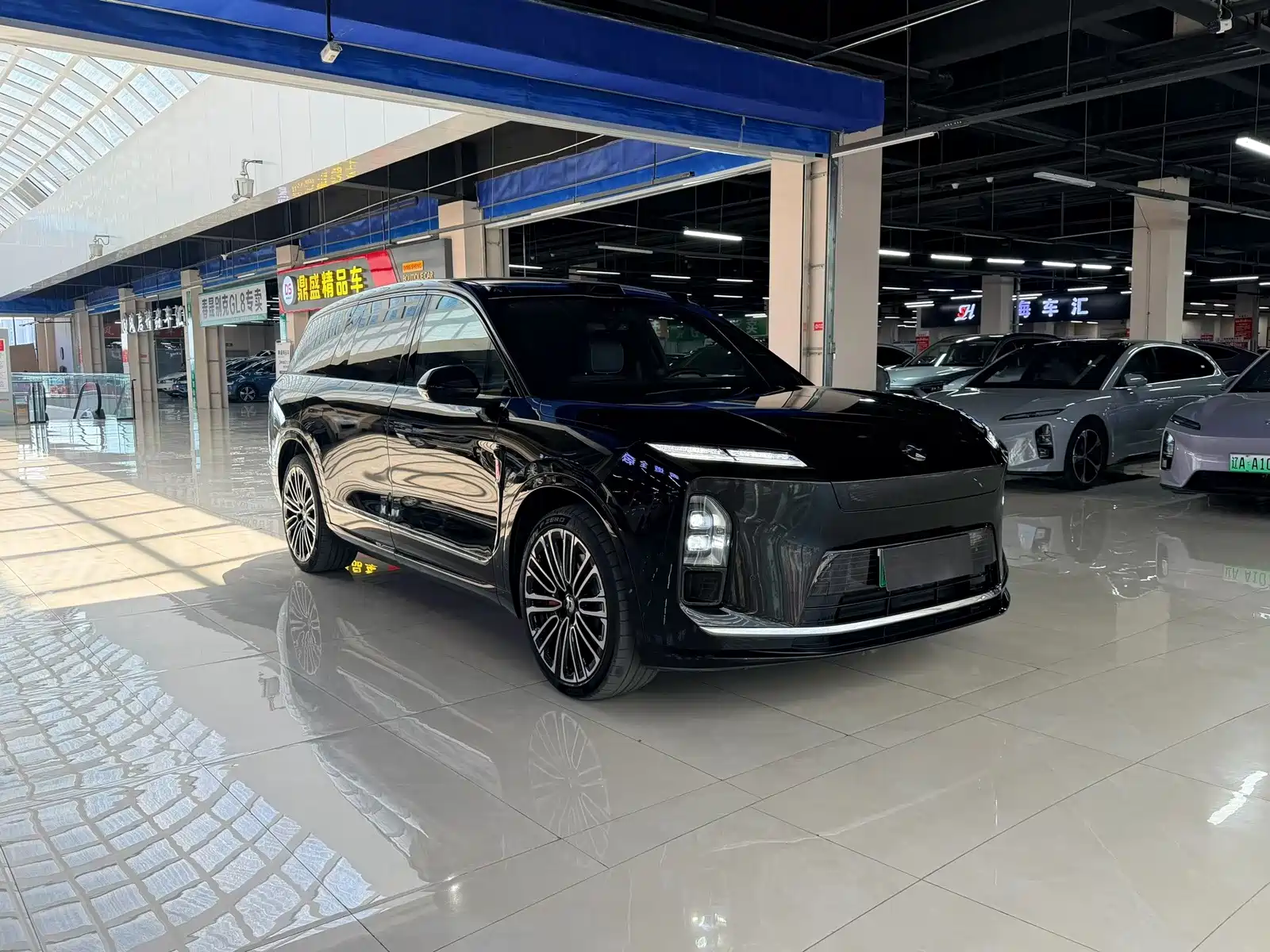 Фото 3 - NIO ES8