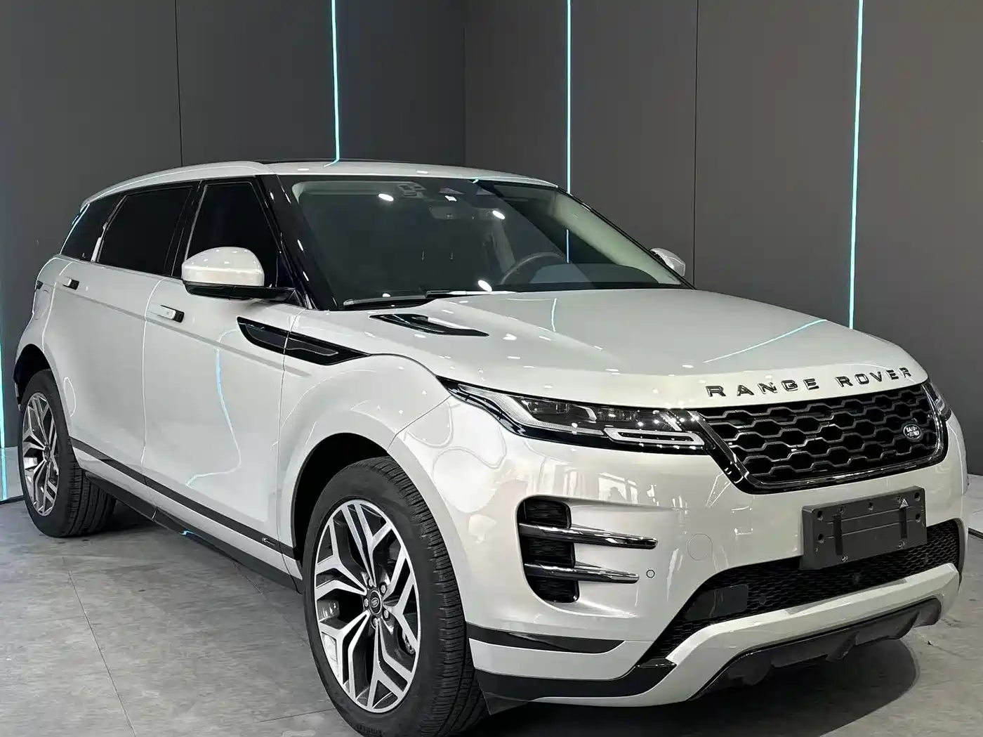 Land Rover Range Rover Evoque 2021 Range Rover Evoque L 249PS R-Dynamic S Performance Edition фото 3