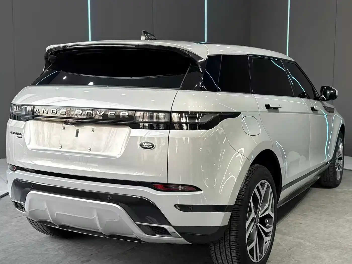 Land Rover Range Rover Evoque 2021 Range Rover Evoque L 249PS R-Dynamic S Performance Edition фото 6