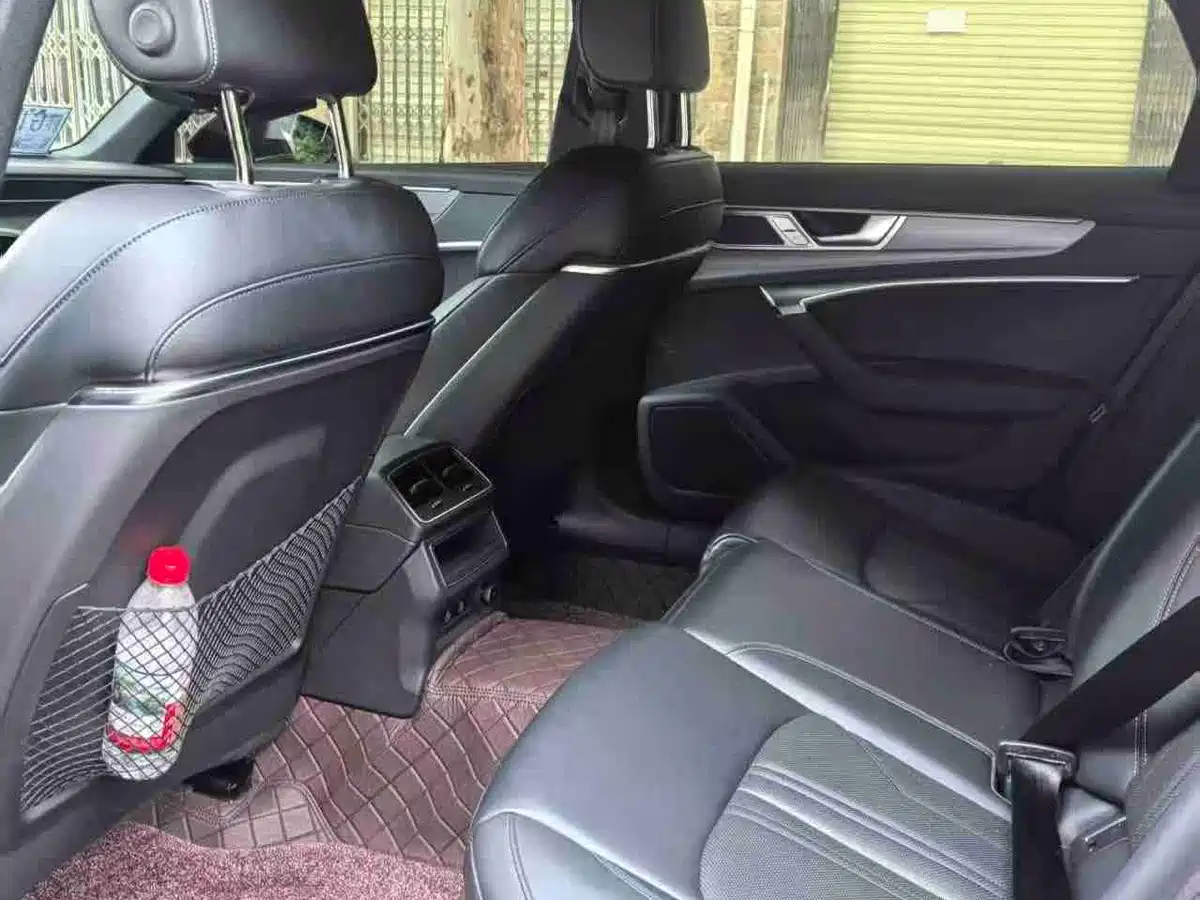 Фото 4 - Audi A6L
