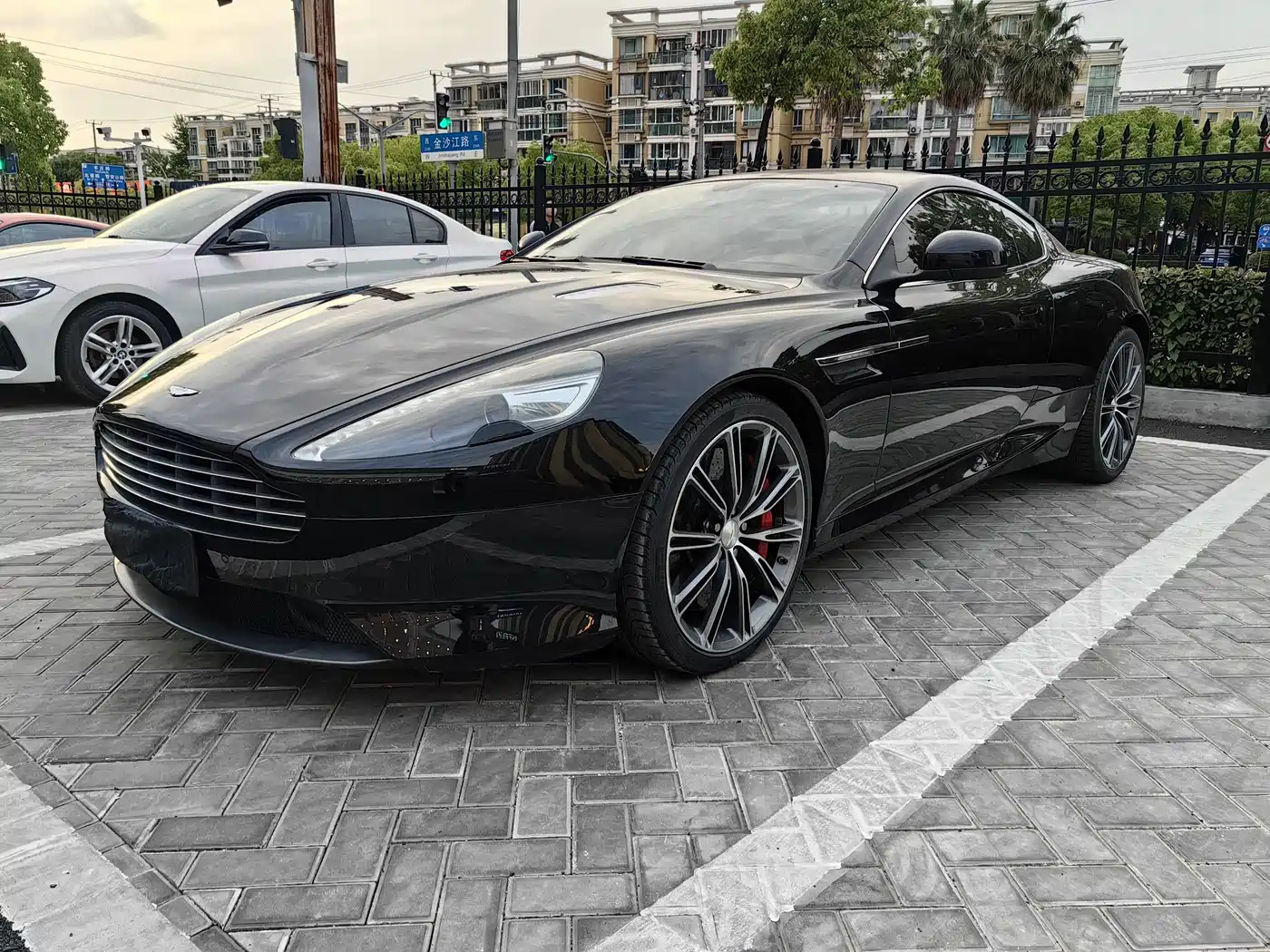 Aston Martin DB9 2014 2013 6.0L Coupe
