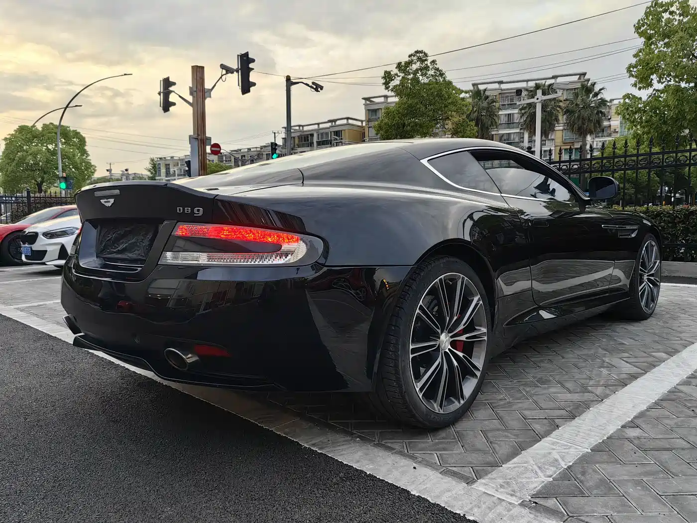 Aston Martin DB9 2014 2013 6.0L Coupe