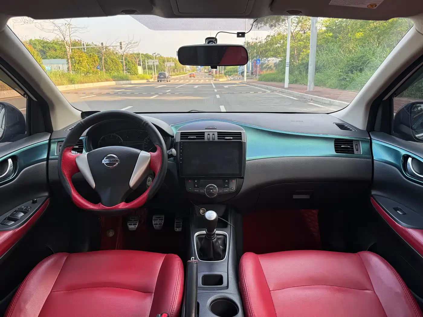 Nissan Tiida 2011 1.6T Manual Dynamic Edition фото 4
